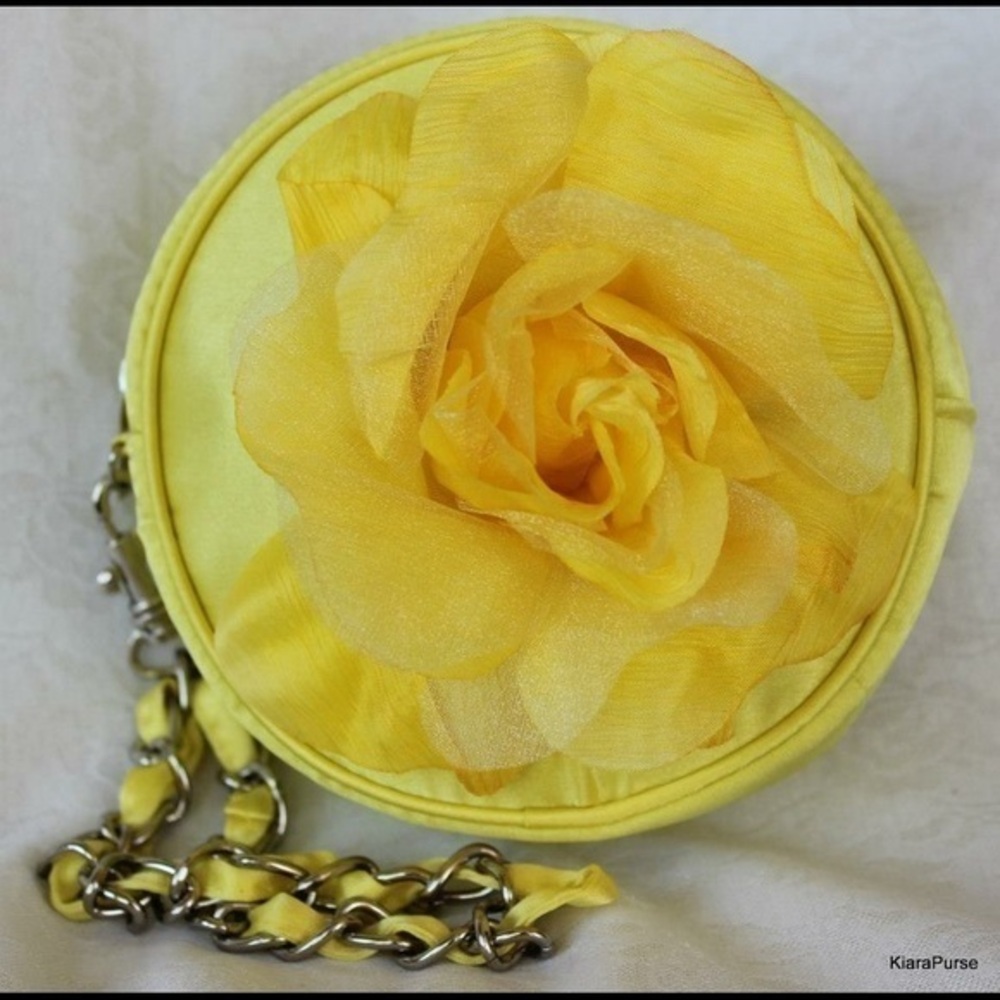 Bella Kiara purse Cute round rose purse